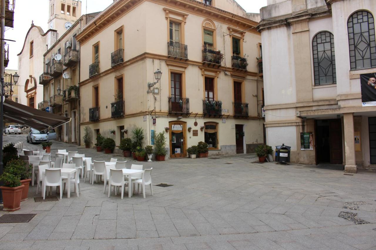 Via Cavour 19, Appartamento Del Conte Иглесиас Экстерьер фото