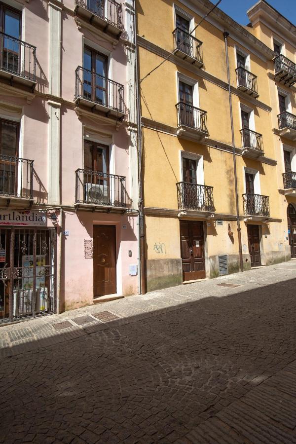 Via Cavour 19, Appartamento Del Conte Иглесиас Экстерьер фото